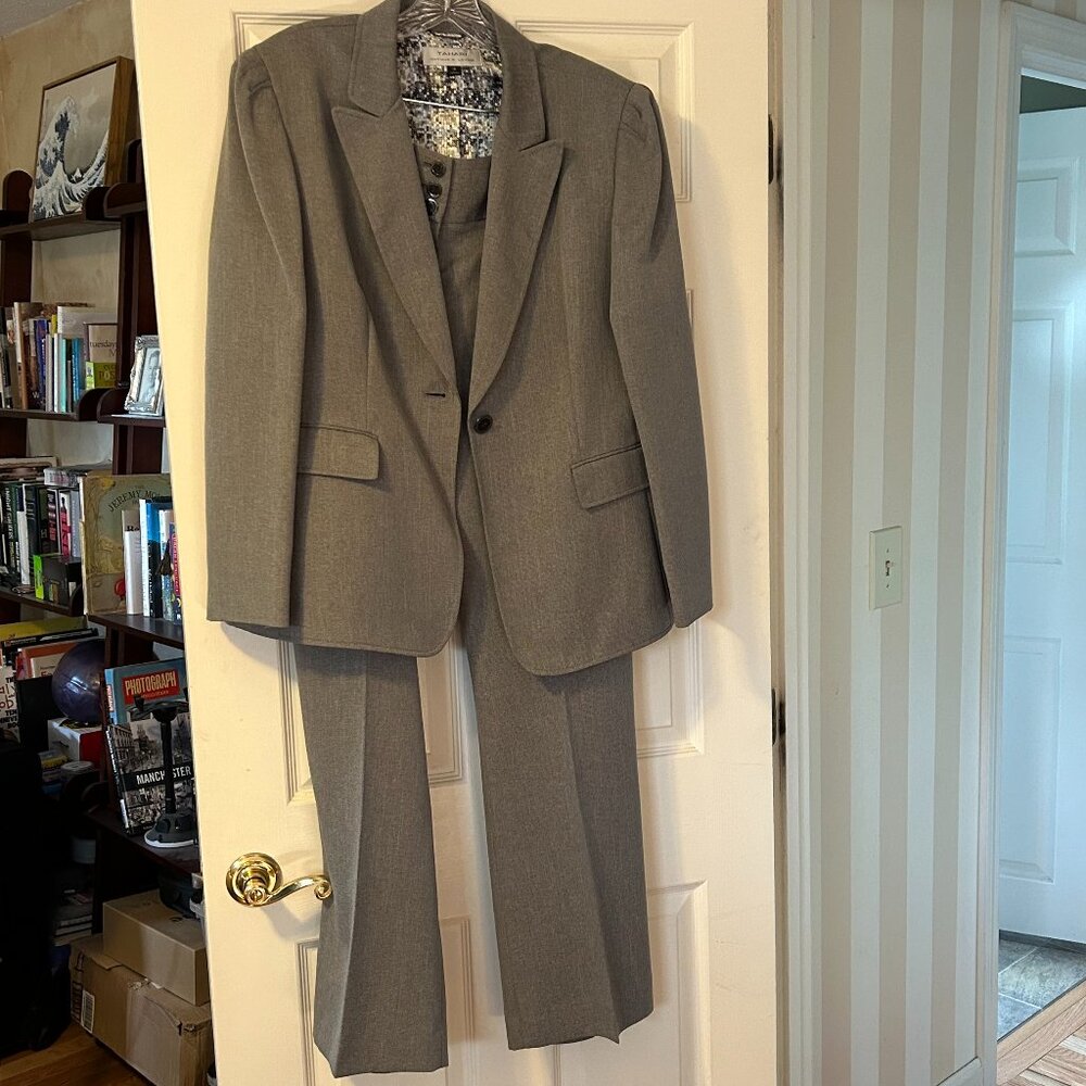 Tahari by Arthur S. Levine Women's Suit,  Grey, Lined Jacket, Size 18